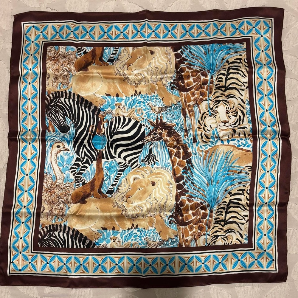 LILLY PULITZER ANNUAL GIFT LILLY’s ZOO SILK SCARF BRAND NEW